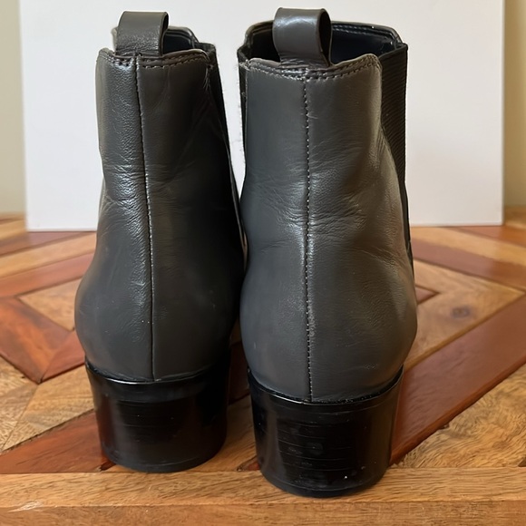 Grey booties. - Picture 3 of 8